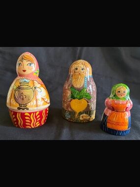 Matryoshka Vintage 3 Signed Russian "Nesting Style" Dolls Hand Painted